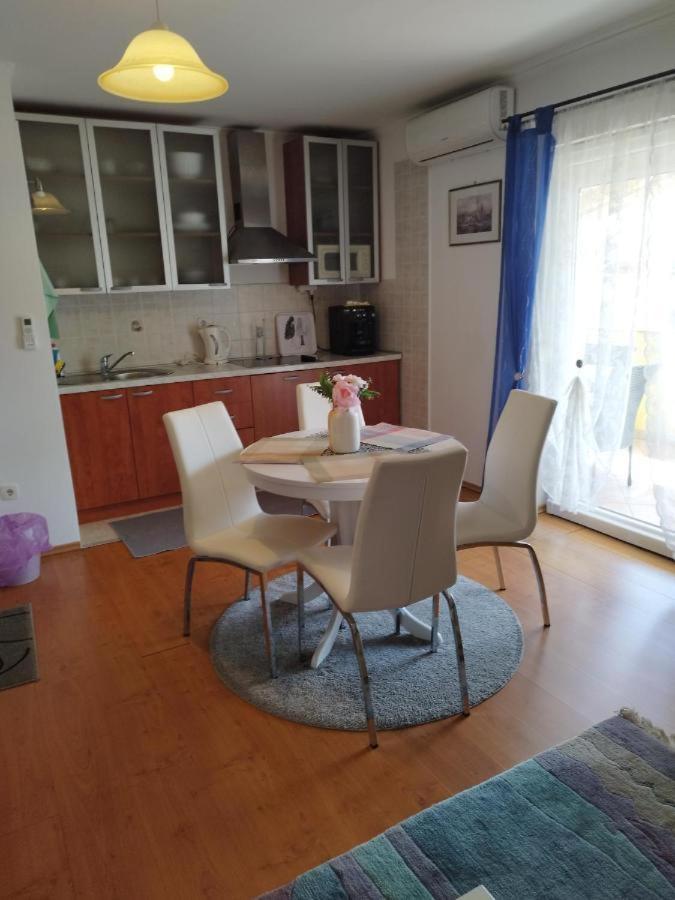 אומאג Appartmani Punta מראה חיצוני תמונה