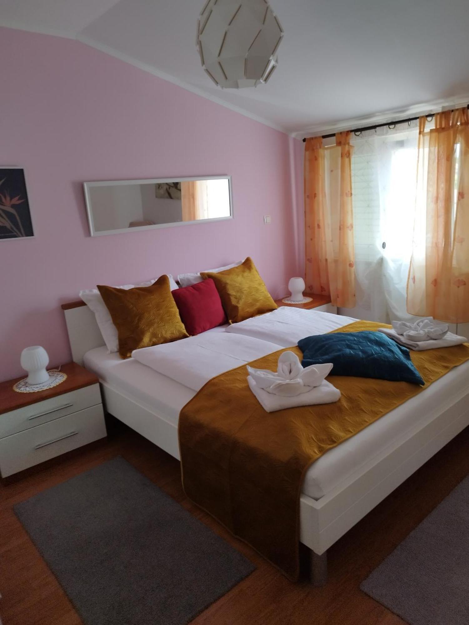 אומאג Appartmani Punta מראה חיצוני תמונה