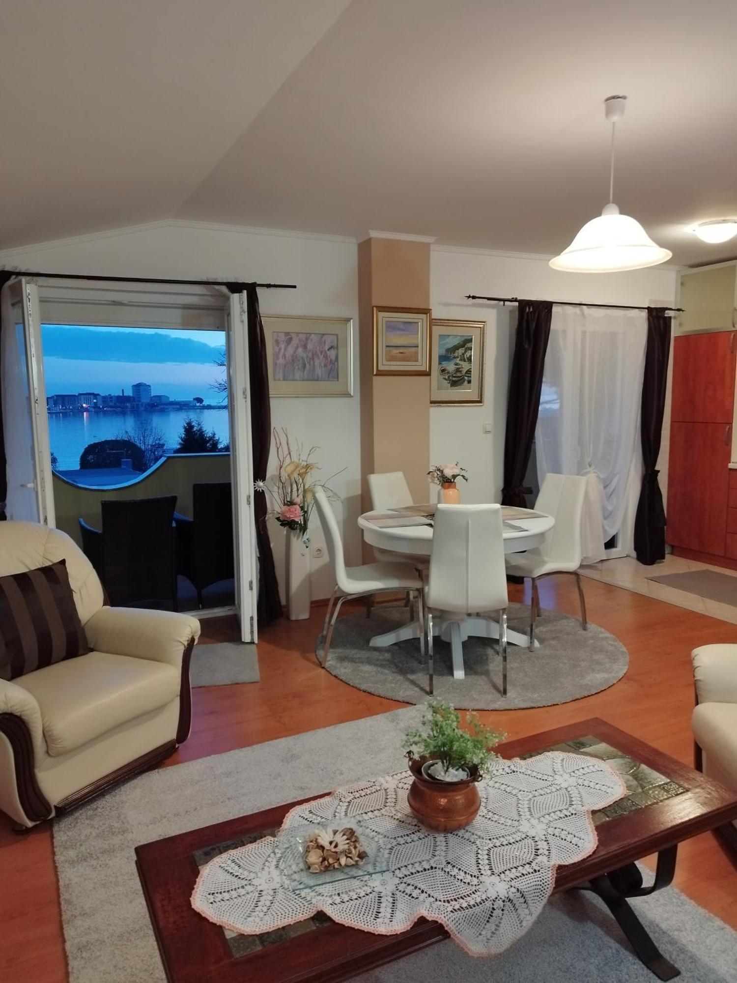אומאג Appartmani Punta מראה חיצוני תמונה