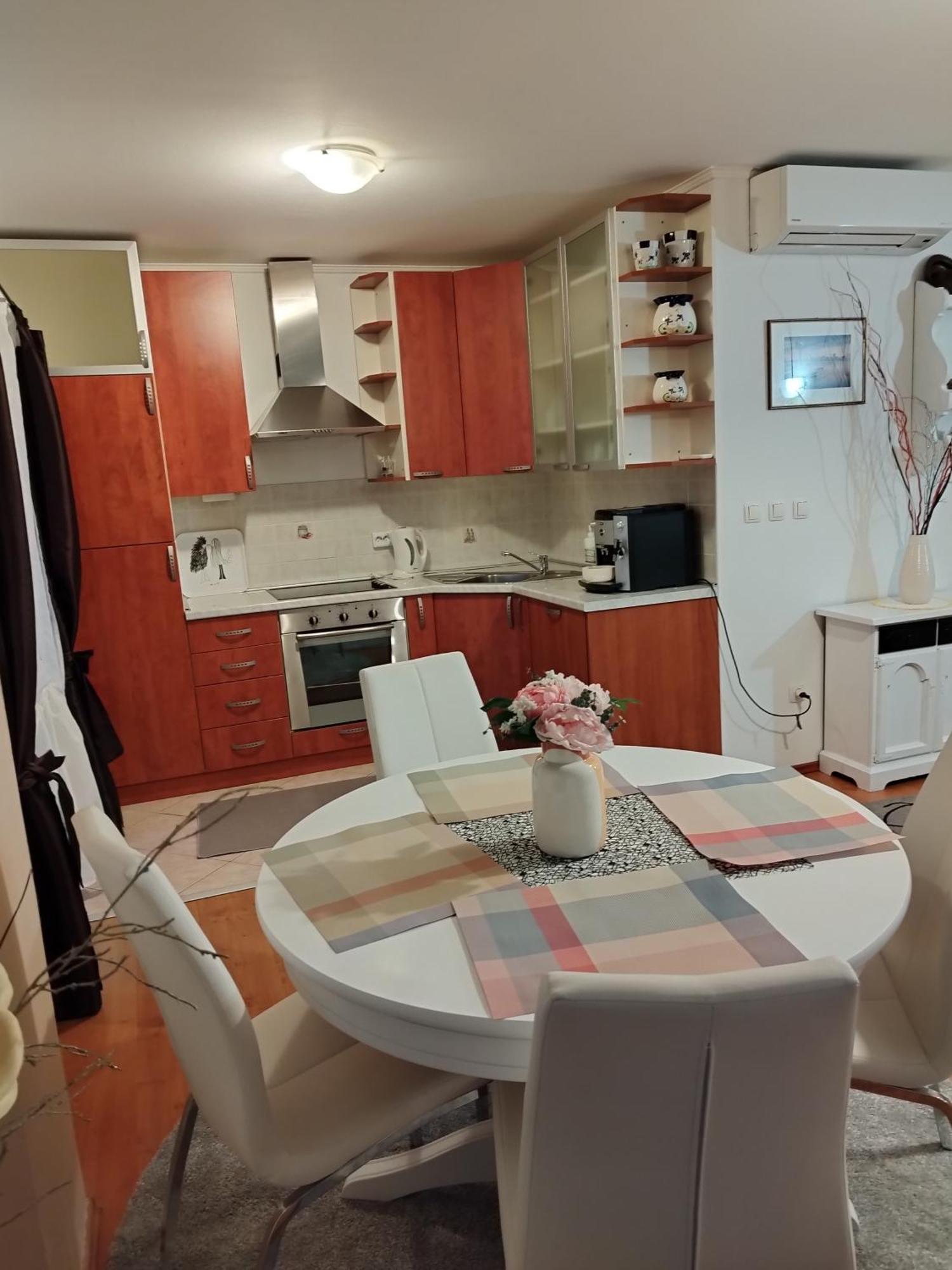 אומאג Appartmani Punta מראה חיצוני תמונה